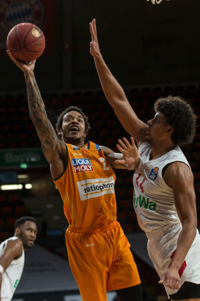 也展现了控 也展现了控